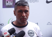 Paulinho ex-jogador do Corinthians em  entrevista  imprensa