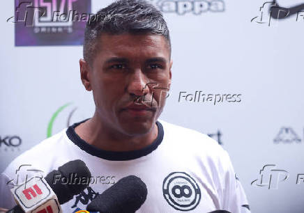 Paulinho ex-jogador do Corinthians em  entrevista  imprensa