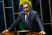 Acio Neves discursa no Senado aps 46 dias afastado