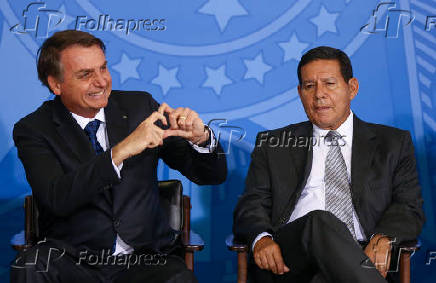 O presidente Jair Bolsonaro acompanhado do vice-presidente Hamilton Mouro