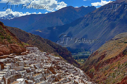 Vista da Salinas de Maras, localizada perto da cidade de Maras, no Peru