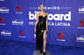 El negro y los diseos clsicos intervenidos dominaron la alfombra de los Latin Billboards