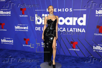 El negro y los diseos clsicos intervenidos dominaron la alfombra de los Latin Billboards