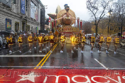 Desfile anual do dia de ao de graas da macy's acontece na cidade de nova york