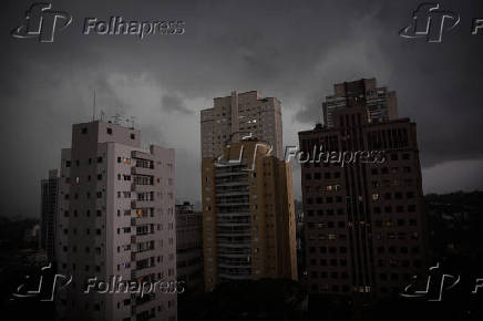 Chuva no bairro do Morumbi, em So Paulo (SP)