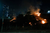 Incndio em mata prximo a residncias