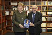 Angela Merkel presenta libro en Barcelona