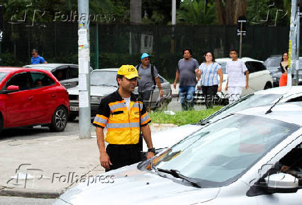 Motoristas enfrentam lentido no acesso para a rodoviria do Tiet