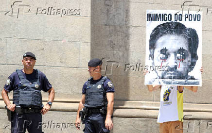 Movimento passe livre fez protesto durante a missa na catedral da S