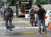 Terminal Pinheiros isolado devido bomba caseira
