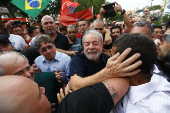 Lula na chegada em sua residncia em So Bernardo, SP