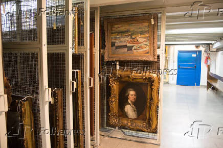 Reserva tcnica que guarda pinturas do Museu Nacional de Belas Artes