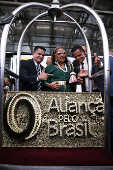 Obra feita de balas com o nome do partido Aliana pelo Brasil