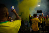 Apoiadores de Jair Bolsonaro fecham parte da pista expressa da marginal Tiet