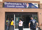 Apoiadores no comit local do candidato do PSL em Joinville (SC)