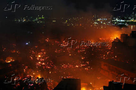 Incêndio atinge 600 casas em Manaus