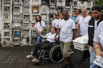 Velório de Ryan, 4, tem cerco policial e protesto em Santos (SP)