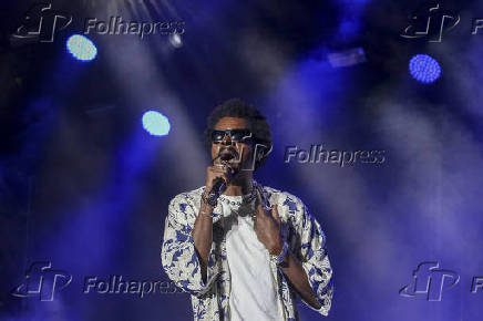O cantor seu Jorge se apresenta no festival C6 Fest