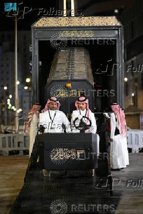 Workers change the Kabaa's cover, known as Kiswa, in the grand mosque in the holy city of Mecca
