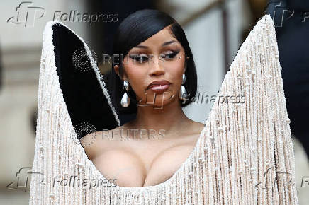 Guests arrive at Schiaparelli Haute Couture Fall/Winter 2025-2026 show in Paris