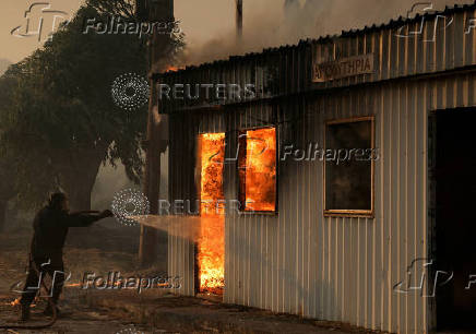 Wildfire burns houses, factories, forcing evacuations near Patras