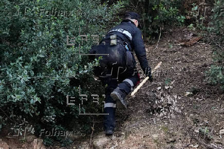 Miembros de la UME rastrean la sierra de Collserola