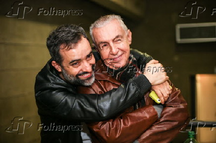 André Acioli e Elias Andreato na estreia da peça
