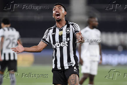 Partida entre Botafogo e Ceará pelo Campeonato Brasileiro 2025.