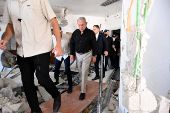 Netanyahu visita el área al sur de Tel Aviv donde un edificio fue destrozado por Irán