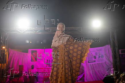 Models with albinism take part in fashion show promoting skin cancer awareness