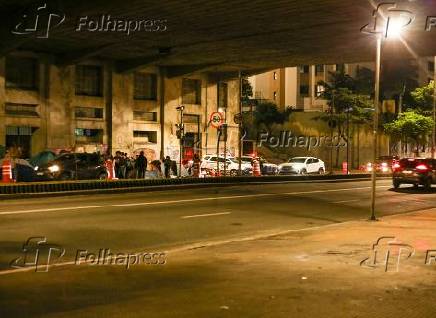 Moradores do Complexo 9 de Julho (SP).