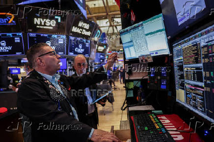 Traders work on the floorat the New York Stock Exchange (NYSE) in New York City
