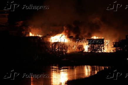 Incêndio atinge 600 casas em Manaus