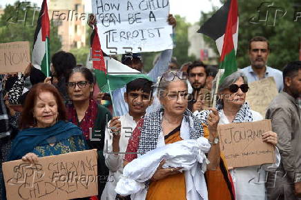Civil society activists rally in solidarity with the Palestinian people