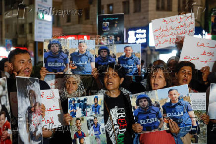 Palestinians protest against the killing of journalists in Gaza