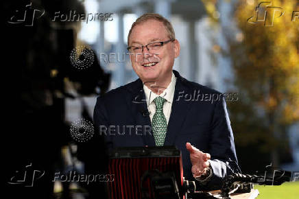 Hassett speaks att the White House in Washington