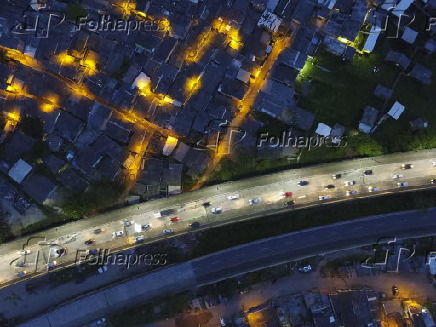 Tráfego na subida da rodovia dos Imigrantes em Cubatão/SP