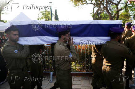 People mourn Israeli soldier Staff Sergeant Lior Steinberg, in Petah Tikva