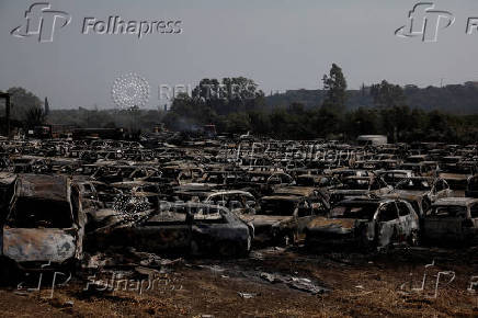 Wildfire burns houses, factories forcing evacuations near Patras
