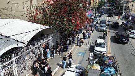 Traabalhandores fazem fila no Sindica da Saúde em São Paulo