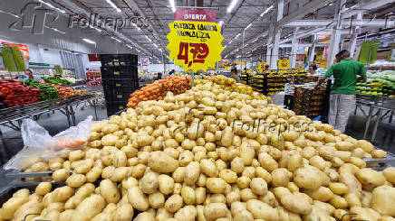 Produtos à venda em mercado atacadista em SP