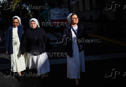 Argentinians mourn Pope Francis, in Buenos Aires