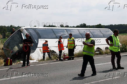 Bus crash on A81 highway in Sarthe