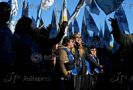 Argentine judge approves house arrest for ex-President Kirchner