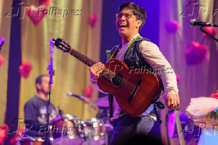 MALUKOS BELEZA ENCANTA COM SHOW INCLUSIVO NO TEATRO DA AMRIGS