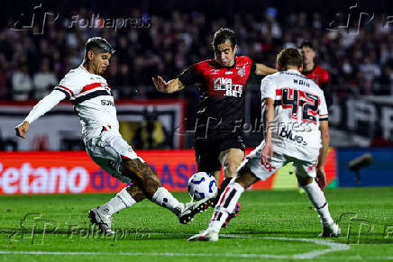 Match between São Paulo and Athletico Paranaense for the Brazilian Cup