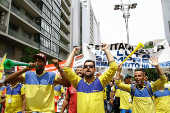 Funcionários dos Correios protestam na avenida Paulista em São Paulo