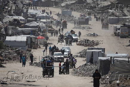 Displaced Palestinians flee their homes in the town of Beit Lahia, north of Gaza City,