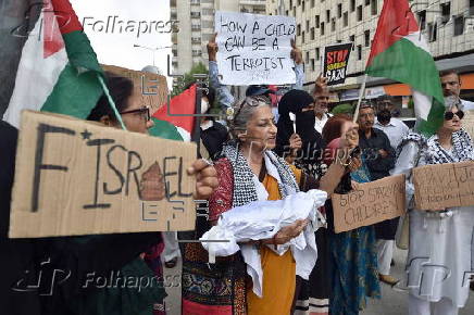 Civil society activists rally in solidarity with the Palestinian people