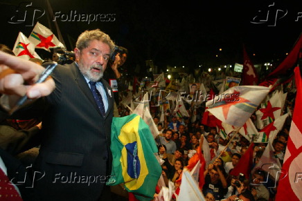 Lula em campanha para presidente em 2002
